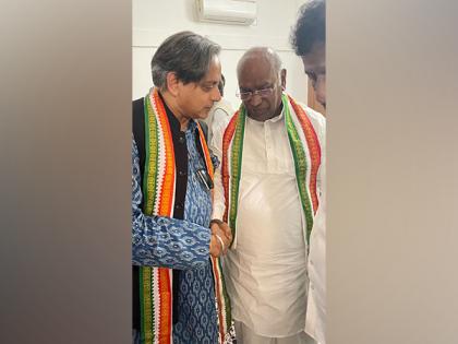"Party is strengthened by our contest..." says Shashi Tharoor after meeting Mallikarjun Kharge | "Party is strengthened by our contest..." says Shashi Tharoor after meeting Mallikarjun Kharge
