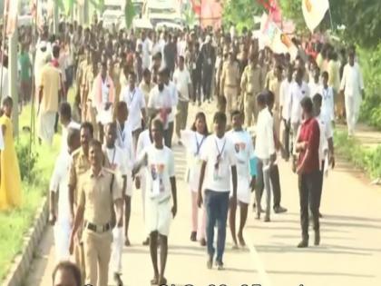 Bharat Jodo Yatra: Rahul Gandhi resumes padayatra from Andhra's Banavasi village | Bharat Jodo Yatra: Rahul Gandhi resumes padayatra from Andhra's Banavasi village Bharat Jodo Yatra: Rahul Gandhi resumes padayatra from Andhra's Banavasi village | Bharat Jodo Yatra: Rahul Gandhi resumes padayatra from Andhra's Banavasi village