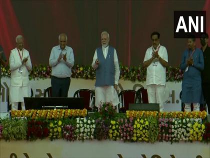 PM Modi lays foundation stone of various development projects at Vyara in Gujarat's Tapi | PM Modi lays foundation stone of various development projects at Vyara in Gujarat's Tapi