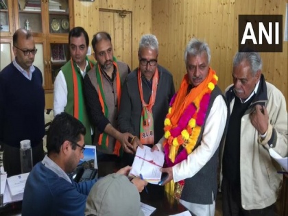 Shimla 'Chaiwala' files nomination for Himachal Assembly polls | Shimla 'Chaiwala' files nomination for Himachal Assembly polls