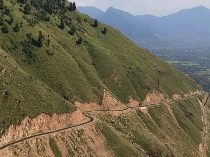 Improved road connectivity in J-K keeps it place reserved in top 3 performing states | Improved road connectivity in J-K keeps it place reserved in top 3 performing states