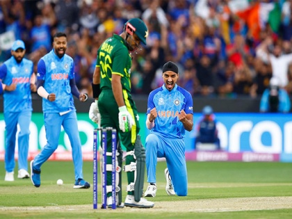 T20 WC: Fifties from Iftikhar, Masood take Pakistan to 159/8; Pandya, Arshdeep shine with ball for India | T20 WC: Fifties from Iftikhar, Masood take Pakistan to 159/8; Pandya, Arshdeep shine with ball for India