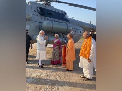PM Modi arrives in Ayodhya to participate in Deepotsav | PM Modi arrives in Ayodhya to participate in Deepotsav