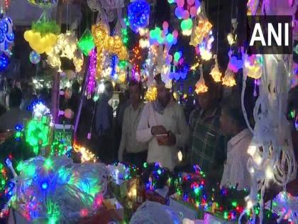 WB: Markets in Kolkata lit up with decorative lights on Diwali | WB: Markets in Kolkata lit up with decorative lights on Diwali WB: Markets in Kolkata lit up with decorative lights on Diwali | WB: Markets in Kolkata lit up with decorative lights on Diwali