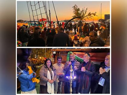 Thousands of Indo-Canadians celebrate Diwali on cruise in Toronto | Thousands of Indo-Canadians celebrate Diwali on cruise in Toronto