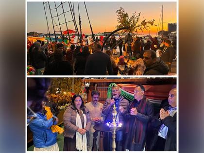 Thousands of Indo-Canadians celebrate Diwali on cruise in Toronto | Thousands of Indo-Canadians celebrate Diwali on cruise in Toronto Thousands of Indo-Canadians celebrate Diwali on cruise in Toronto | Thousands of Indo-Canadians celebrate Diwali on cruise in Toronto