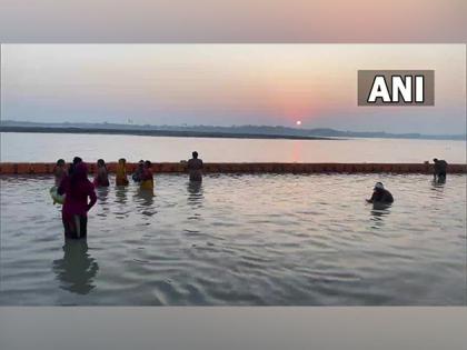 Prayagraj: Devotees take holy dip in Sangam in view of partial solar eclipse | Prayagraj: Devotees take holy dip in Sangam in view of partial solar eclipse