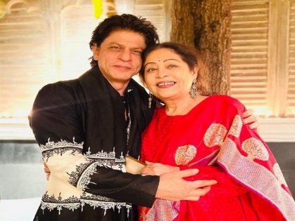 Kirron Kher shares picture with Shah Rukh Khan from Bachchan's Diwali bash | Kirron Kher shares picture with Shah Rukh Khan from Bachchan's Diwali bash