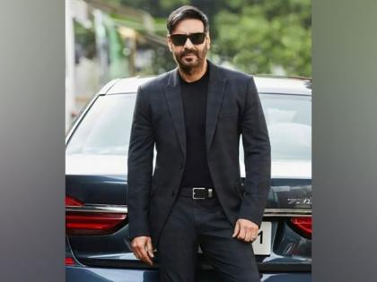 Ajay Devgn's Diwali celebration reminds netizens of Big B's 'Mohabbatein' | Ajay Devgn's Diwali celebration reminds netizens of Big B's 'Mohabbatein'