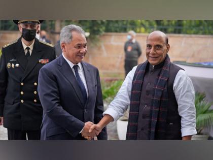 Russian Defence Minister Shoigu conveys his concerns about 'dirty bomb' to Rajnath Singh | Russian Defence Minister Shoigu conveys his concerns about 'dirty bomb' to Rajnath Singh