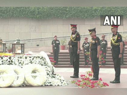 CDS Anil Chauhan lays wreath at National War Memorial on Infantry Day | CDS Anil Chauhan lays wreath at National War Memorial on Infantry Day