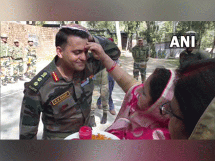 J-K: Indian Army celebrates Bhai Dooj with women at Line of Control | J-K: Indian Army celebrates Bhai Dooj with women at Line of Control