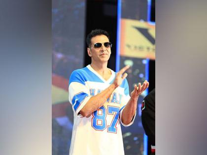 Akshay Kumar attends Kudo tournament, breaks bricks with hammer | Akshay Kumar attends Kudo tournament, breaks bricks with hammer Akshay Kumar attends Kudo tournament, breaks bricks with hammer | Akshay Kumar attends Kudo tournament, breaks bricks with hammer