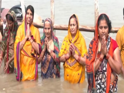 Chhath Puja 2022 Day 2: Preperations in full swing by devotees on 'Kharna' | Chhath Puja 2022 Day 2: Preperations in full swing by devotees on 'Kharna'