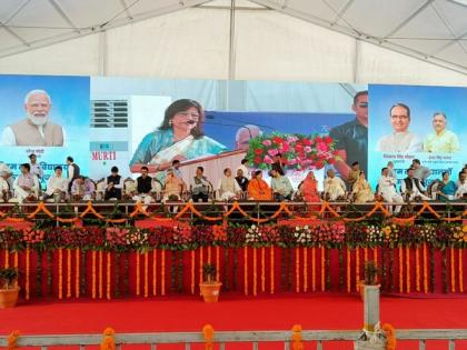 MP: CM Chouhan lays foundation stone of 69 CM Rise Schools in Indore; raises slogan 'Padhenge Likhenge Ashman Ko Chhoo Lenge' | MP: CM Chouhan lays foundation stone of 69 CM Rise Schools in Indore; raises slogan 'Padhenge Likhenge Ashman Ko Chhoo Lenge'