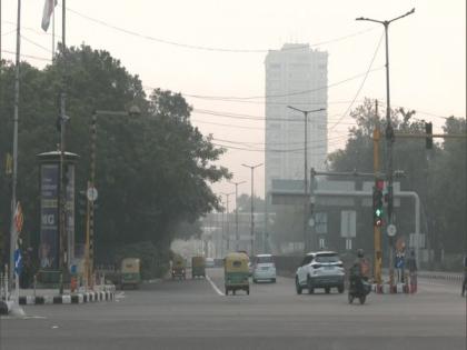 Delhi's morning air quality remains 'very poor' | Delhi's morning air quality remains 'very poor'