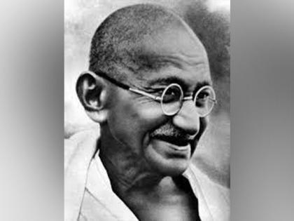 Mahatma Gandhi's statue vandalised in Khandwa, MP | Mahatma Gandhi's statue vandalised in Khandwa, MP