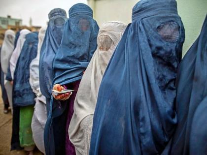 Taliban deny entry of female students in campus for not wearing Burqa | Taliban deny entry of female students in campus for not wearing Burqa