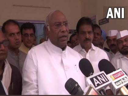 Gujarat mishap: Congress chief Kharge seeks probe by retired SC or HC judge, says "don't want to do any politics..." | Gujarat mishap: Congress chief Kharge seeks probe by retired SC or HC judge, says "don't want to do any politics..." Gujarat mishap: Congress chief Kharge seeks probe by retired SC or HC judge, says "don't want to do any politics..." | Gujarat mishap: Congress chief Kharge seeks probe by retired SC or HC judge, says "don't want to do any politics..."