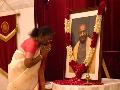 President Murmu pays tribute to Sardar Patel on his anniversary | President Murmu pays tribute to Sardar Patel on his anniversary