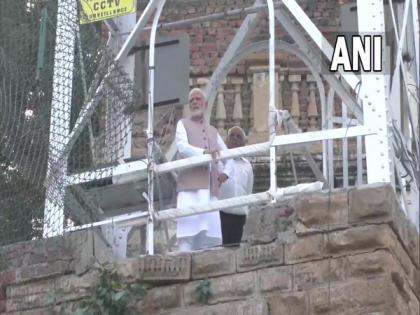 Gujarat: PM Modi visits Morbi bridge collapse site | Gujarat: PM Modi visits Morbi bridge collapse site