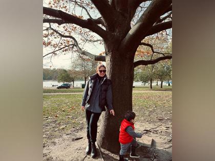 It's play time for Kareena with love of her life Jeh in London | It's play time for Kareena with love of her life Jeh in London