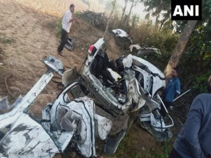 MP: 3 dead, 1 injured after car rams into tree in Niwari | MP: 3 dead, 1 injured after car rams into tree in Niwari