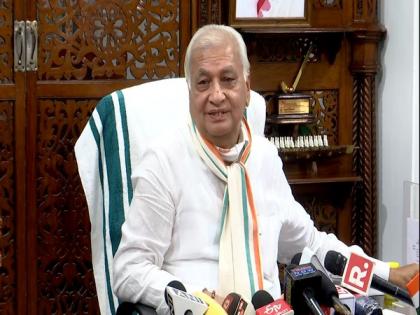 Kerala Governor bars 2 local channels from press meet, alleges they are "masquerading" as media | Kerala Governor bars 2 local channels from press meet, alleges they are "masquerading" as media