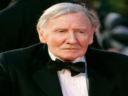 'Carry On' and 'Harry Potter' star Leslie Phillips passes away at 98 | 'Carry On' and 'Harry Potter' star Leslie Phillips passes away at 98