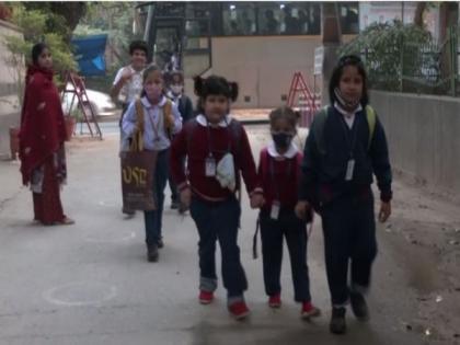 Primary schools reopen in Delhi after short break due to pollution; parents concerned | Primary schools reopen in Delhi after short break due to pollution; parents concerned