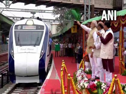 PM Modi flags off Vande Bharat Express, Bharat Gaurav Kashi Darshan Train in Bengaluru | PM Modi flags off Vande Bharat Express, Bharat Gaurav Kashi Darshan Train in Bengaluru