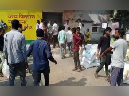 Congress MLA Manoj Chawla booked for looting fertilisers in MP | Congress MLA Manoj Chawla booked for looting fertilisers in MP