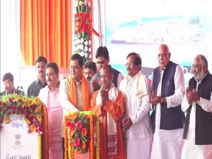 CM Yogi and Union Minister Sarbananda Sonowal inaugurate 7 community jetties in Varanasi | CM Yogi and Union Minister Sarbananda Sonowal inaugurate 7 community jetties in Varanasi