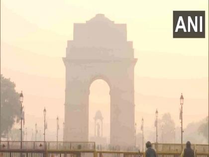 AQI remains in 'very poor' category as layer of smog persists in Delhi sky | AQI remains in 'very poor' category as layer of smog persists in Delhi sky AQI remains in 'very poor' category as layer of smog persists in Delhi sky | AQI remains in 'very poor' category as layer of smog persists in Delhi sky