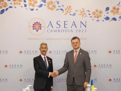 Jaishankar discusses grain initiative, nuclear concerns with Ukrainian FM Kuleba | Jaishankar discusses grain initiative, nuclear concerns with Ukrainian FM Kuleba