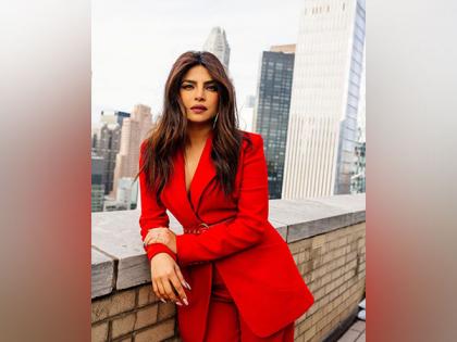 Priyanka Chopra shakes a leg to Mithun Chakraborty's 'Ye Raat Mein Jo Maza Hai' in a bathrobe | Priyanka Chopra shakes a leg to Mithun Chakraborty's 'Ye Raat Mein Jo Maza Hai' in a bathrobe Priyanka Chopra shakes a leg to Mithun Chakraborty's 'Ye Raat Mein Jo Maza Hai' in a bathrobe | Priyanka Chopra shakes a leg to Mithun Chakraborty's 'Ye Raat Mein Jo Maza Hai' in a bathrobe