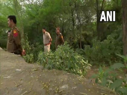 Shraddha murder case: Delhi Police takes accused to jungle, looks for body parts, including head | Shraddha murder case: Delhi Police takes accused to jungle, looks for body parts, including head Shraddha murder case: Delhi Police takes accused to jungle, looks for body parts, including head | Shraddha murder case: Delhi Police takes accused to jungle, looks for body parts, including head