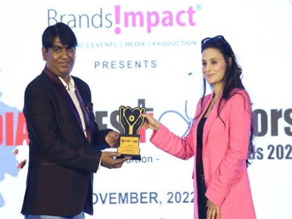 Dr. Rajesh Atulkar awarded the Brands Impact India's Best Doctors Award 2022 by Actress Ameesha Patel | Dr. Rajesh Atulkar awarded the Brands Impact India's Best Doctors Award 2022 by Actress Ameesha Patel