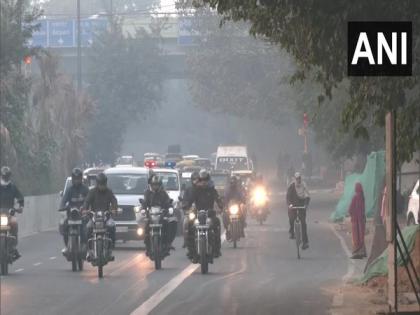 Delhi's air quality in 'very poor' category on Saturday morning | Delhi's air quality in 'very poor' category on Saturday morning Delhi's air quality in 'very poor' category on Saturday morning | Delhi's air quality in 'very poor' category on Saturday morning
