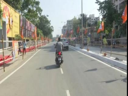 Residents of Gujarat's Vapi waiting to welcome PM Modi's roadshow | Residents of Gujarat's Vapi waiting to welcome PM Modi's roadshow Residents of Gujarat's Vapi waiting to welcome PM Modi's roadshow | Residents of Gujarat's Vapi waiting to welcome PM Modi's roadshow