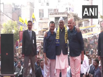 Former Congress MP Mahabal Mishra joins AAP ahead of MCD polls | Former Congress MP Mahabal Mishra joins AAP ahead of MCD polls