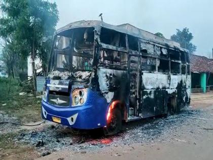 Naxalites set fire to 5 vehicles, 4 mobile towers in Chhattisgarh's Kanker | Naxalites set fire to 5 vehicles, 4 mobile towers in Chhattisgarh's Kanker