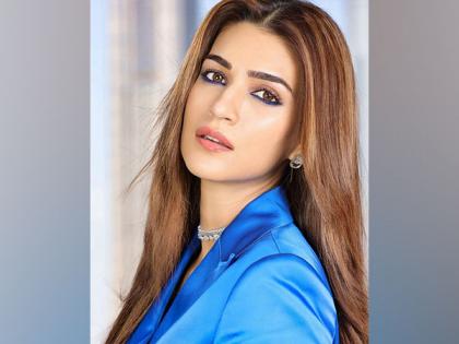 Kriti Sanon wishes parents on marriage anniversary, shares adorable pictures | Kriti Sanon wishes parents on marriage anniversary, shares adorable pictures Kriti Sanon wishes parents on marriage anniversary, shares adorable pictures | Kriti Sanon wishes parents on marriage anniversary, shares adorable pictures