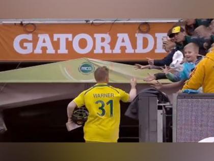 David Warner gives his pair of gloves to a child after scoring century | David Warner gives his pair of gloves to a child after scoring century