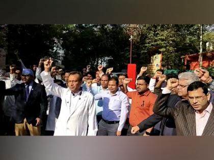 MP: Medical teachers on strike against govt's proposal to give medical college responsibilities to administrative officers | MP: Medical teachers on strike against govt's proposal to give medical college responsibilities to administrative officers