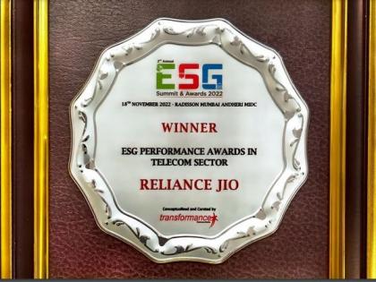 Reliance Jio bags 'ESG Performance in Telecom Sector' award | Reliance Jio bags 'ESG Performance in Telecom Sector' award Reliance Jio bags 'ESG Performance in Telecom Sector' award | Reliance Jio bags 'ESG Performance in Telecom Sector' award