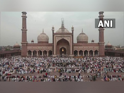 Women Commission serves notice to Jama Masjid for barring women's entry without men | Women Commission serves notice to Jama Masjid for barring women's entry without men