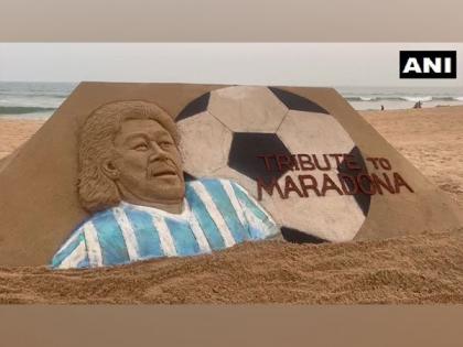 Sudarshan Pattnaik creates Argentinian footballer Maradona's sculpture on his death anniversary | Sudarshan Pattnaik creates Argentinian footballer Maradona's sculpture on his death anniversary