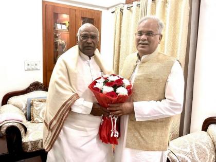 Chhattisgarh CM Baghel meets Congress President Mallikarjun Kharge in New Delhi | Chhattisgarh CM Baghel meets Congress President Mallikarjun Kharge in New Delhi