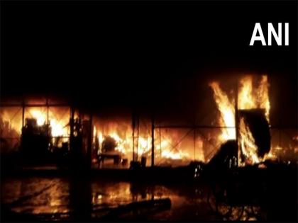 Uttar Pradesh: Fire breaks out at Lucknow's Navin fruit market, fire tenders reach spot | Uttar Pradesh: Fire breaks out at Lucknow's Navin fruit market, fire tenders reach spot